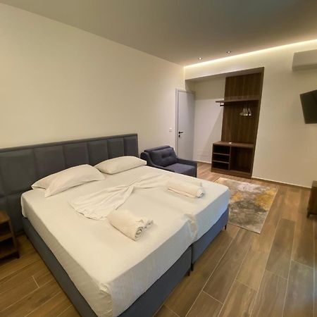 Adriatik Hotel Vlorë エクステリア 写真