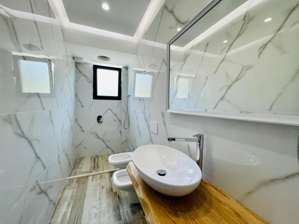 Adriatik Hotel Vlorë エクステリア 写真