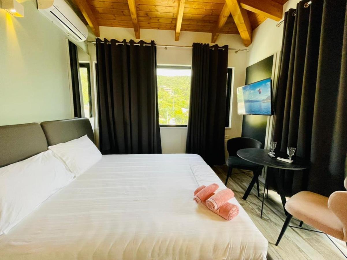Adriatik Hotel Vlorë エクステリア 写真