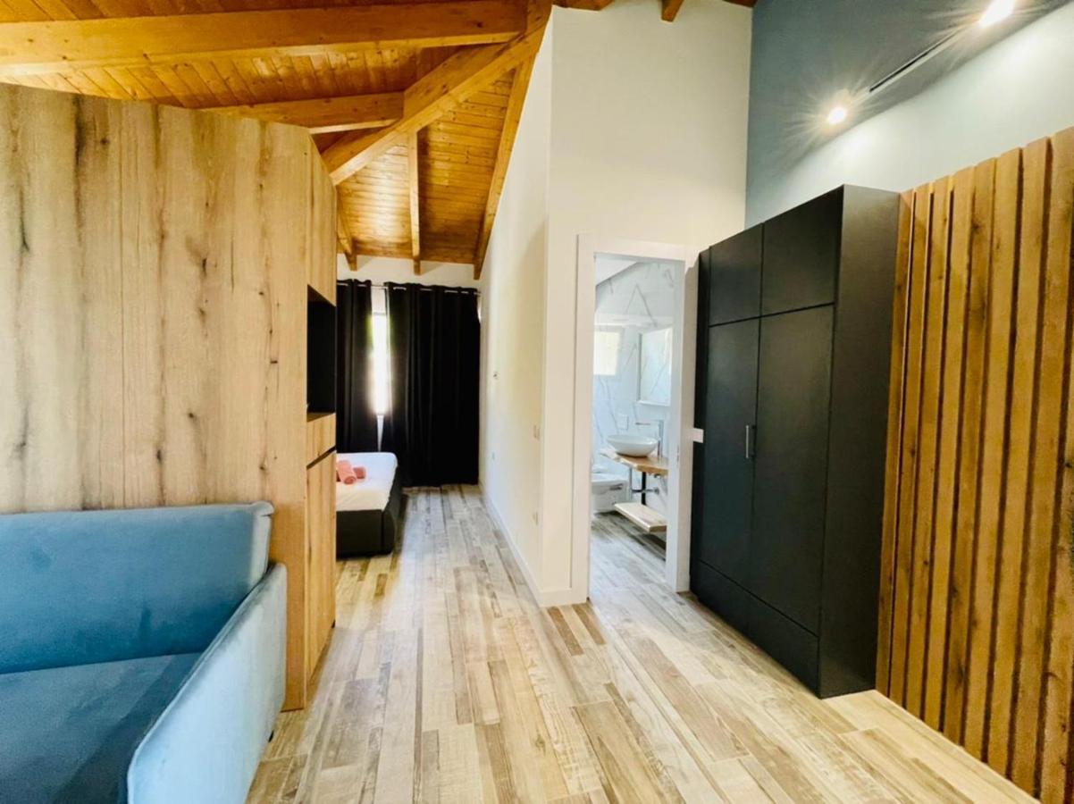 Adriatik Hotel Vlorë エクステリア 写真