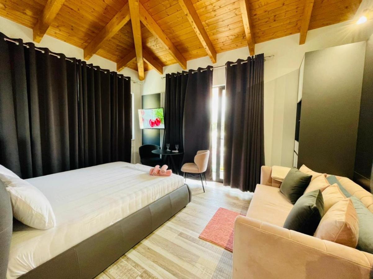 Adriatik Hotel Vlorë エクステリア 写真