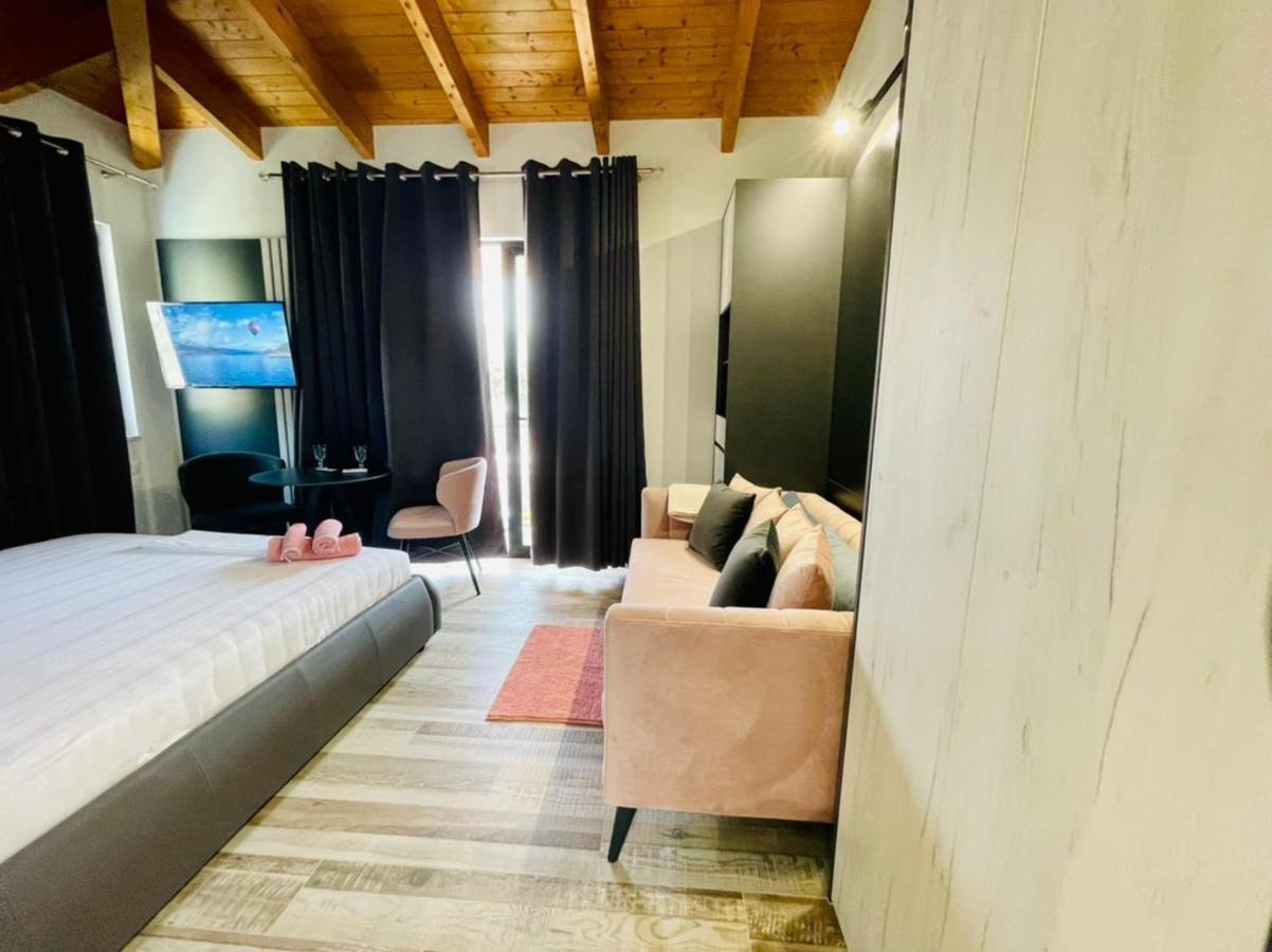 Adriatik Hotel Vlorë エクステリア 写真