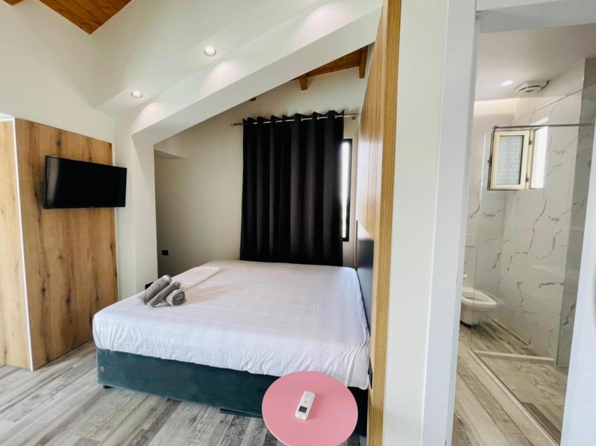 Adriatik Hotel Vlorë エクステリア 写真