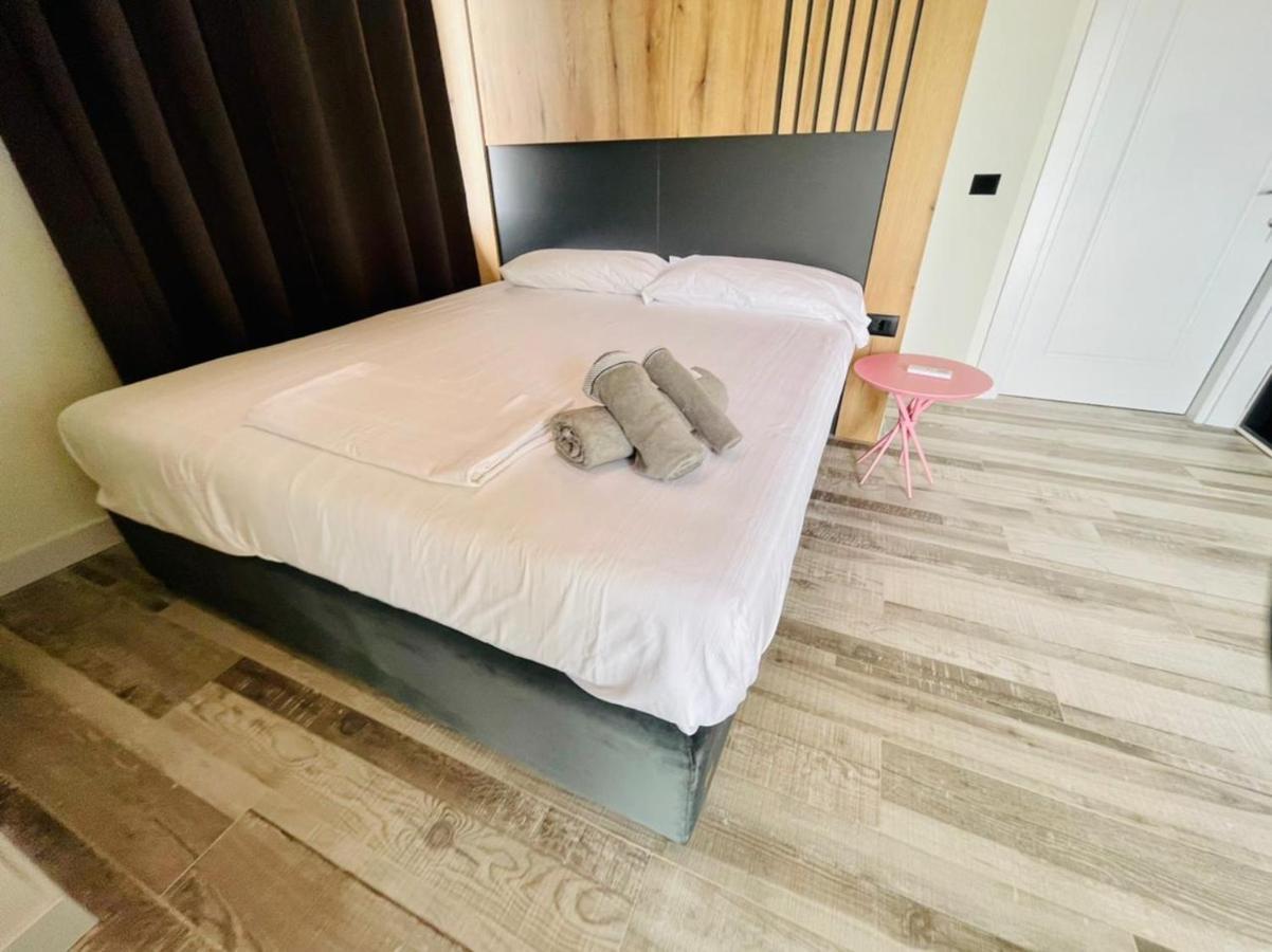 Adriatik Hotel Vlorë エクステリア 写真