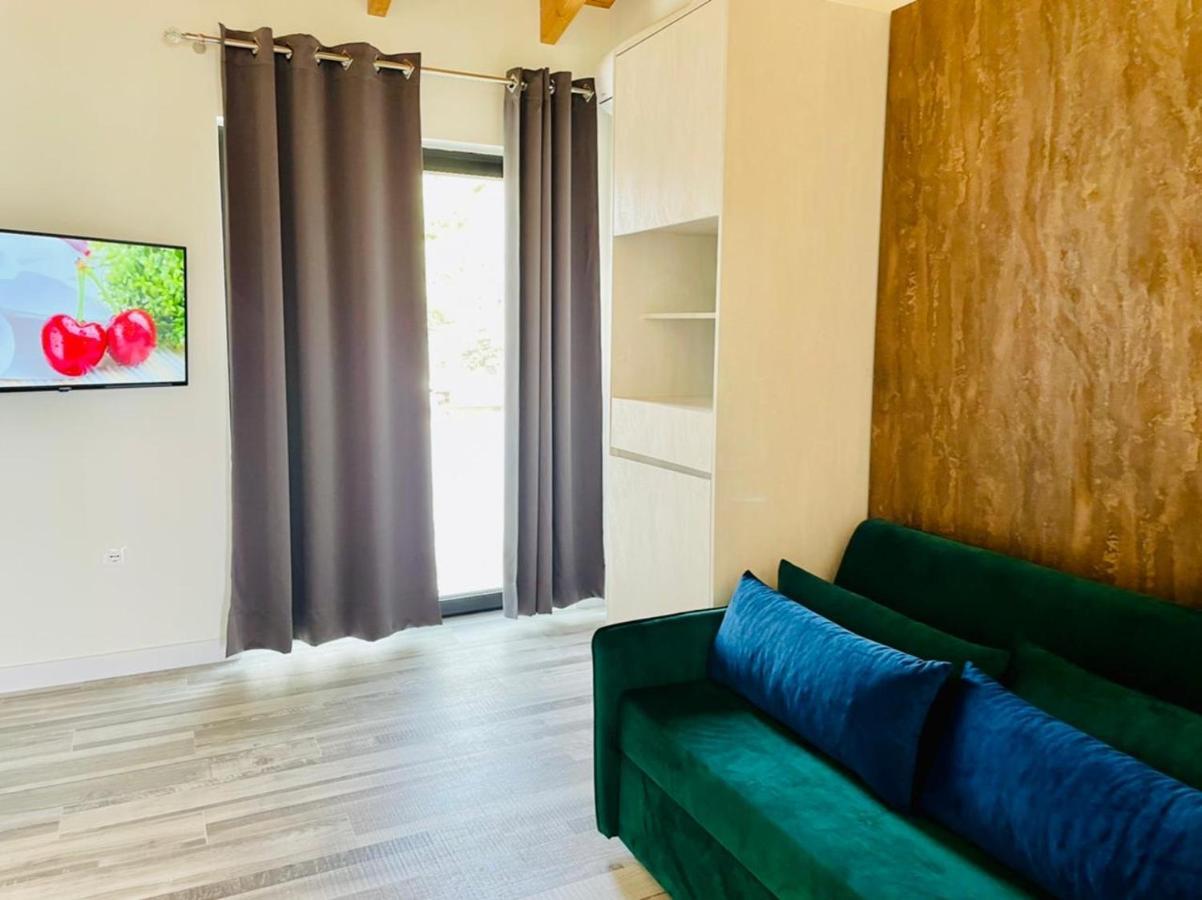 Adriatik Hotel Vlorë エクステリア 写真
