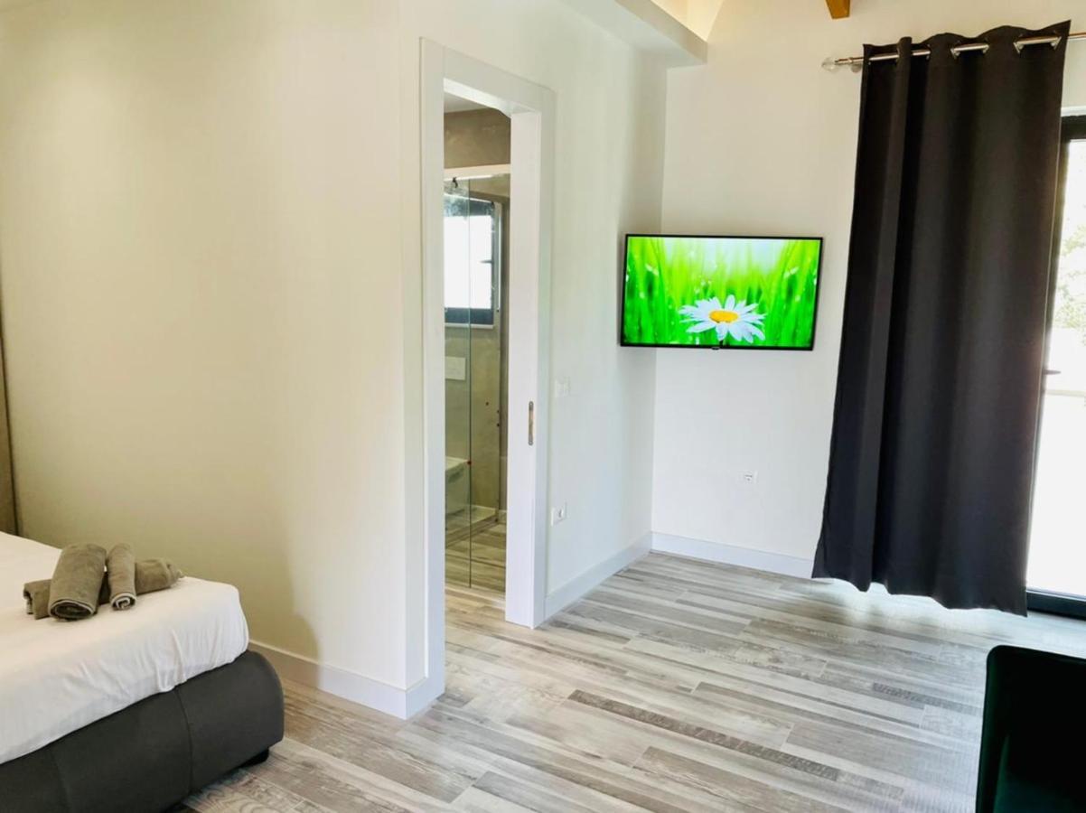 Adriatik Hotel Vlorë エクステリア 写真