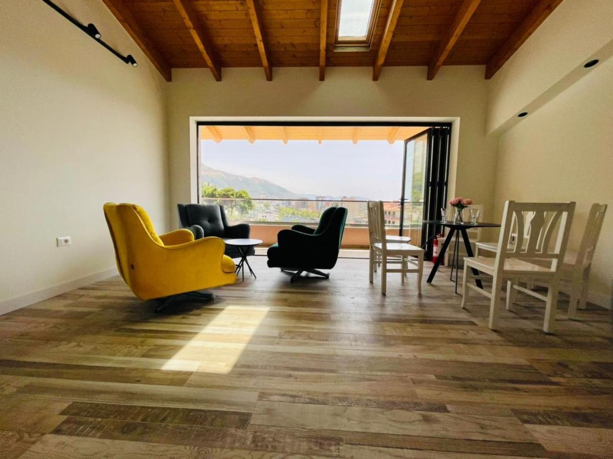 Adriatik Hotel Vlorë エクステリア 写真