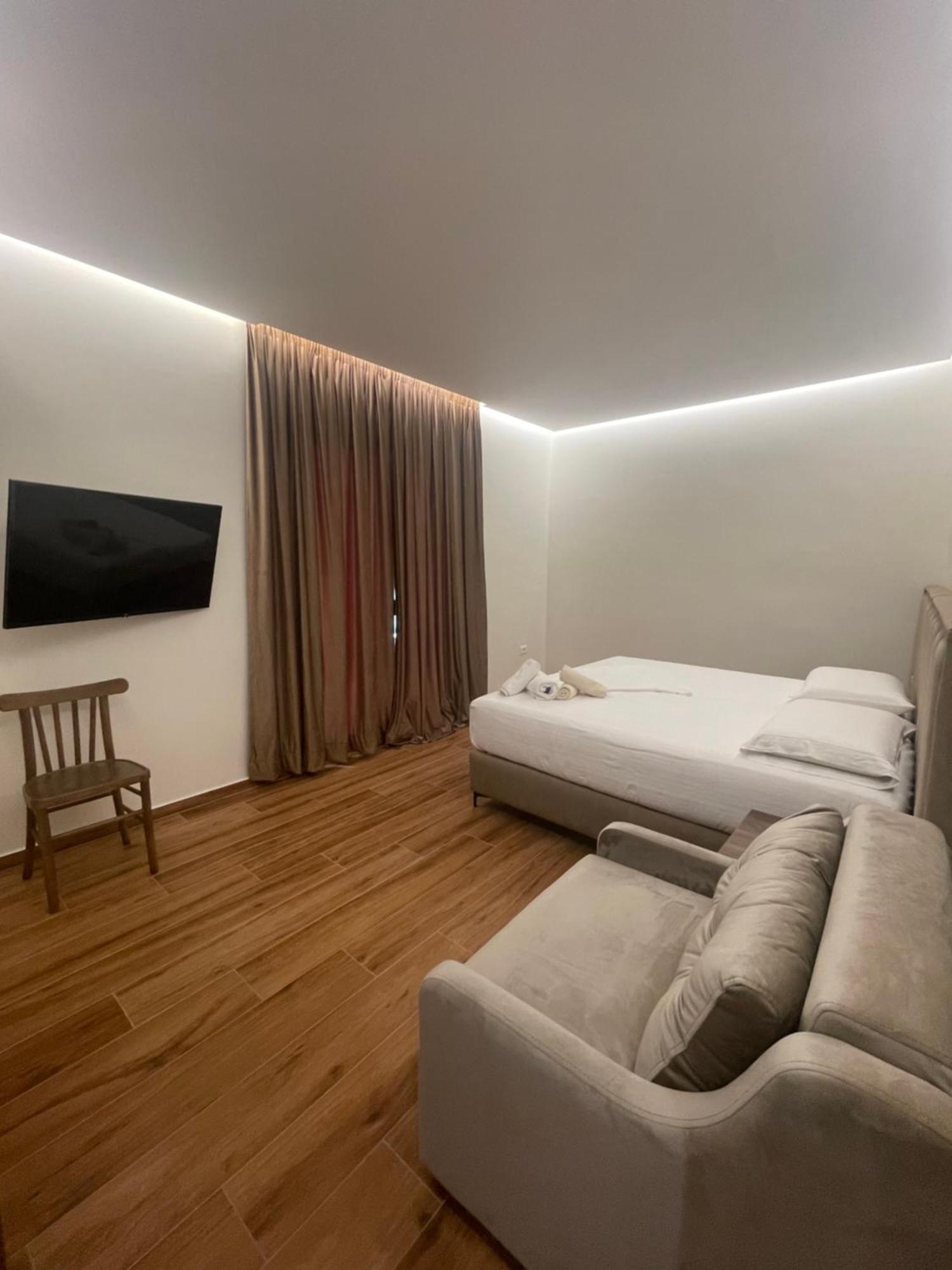 Adriatik Hotel Vlorë エクステリア 写真