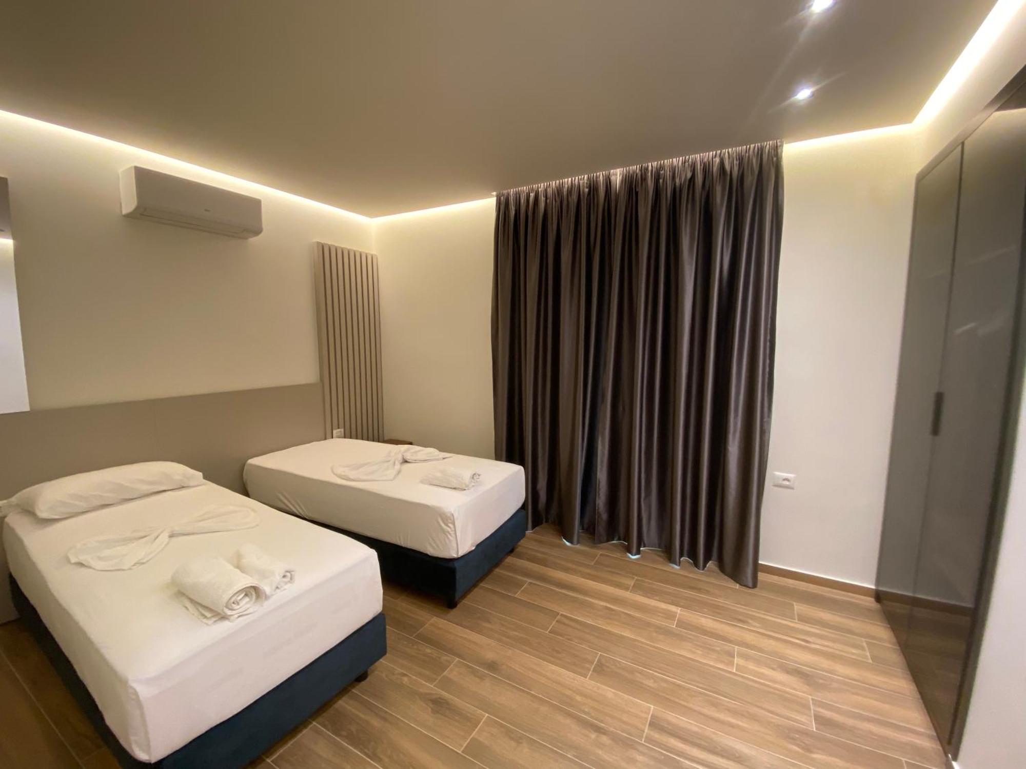 Adriatik Hotel Vlorë エクステリア 写真